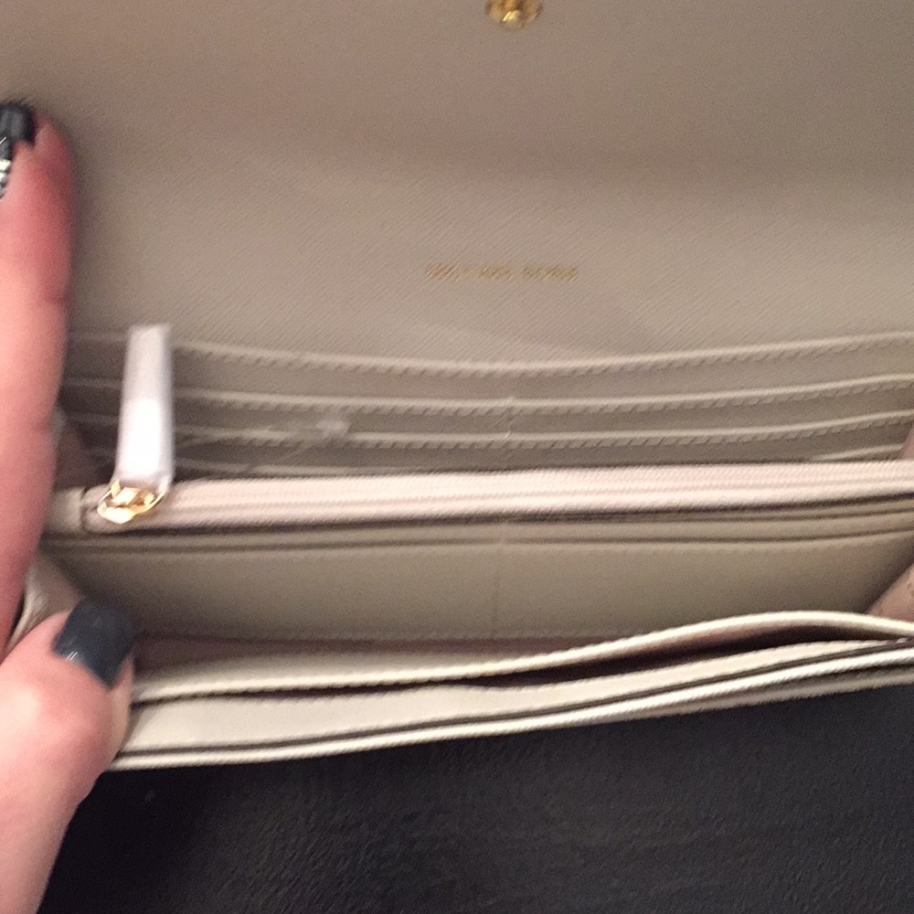 New Michael Kors wallet - Picture 6 of 7